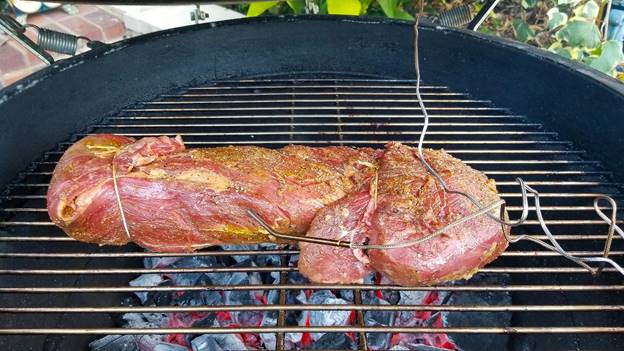 A pan of food on a grill

Description automatically generated